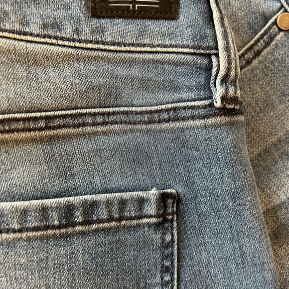 🌟Liverpool🌟 Sadie eyelet cuff crop jeans🌟 - Picture 11 of 12